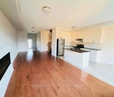 Condo Townhouse For Lease | N9261620 - Photo 5