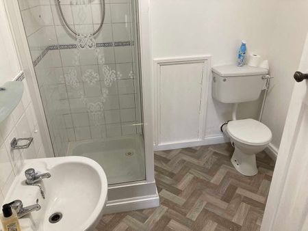 1 bed Flat - Photo 4