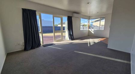 Spacious 3-Bedroom Family Home - Photo 3