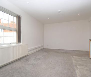 2 bedroom maisonette to rent - Photo 4