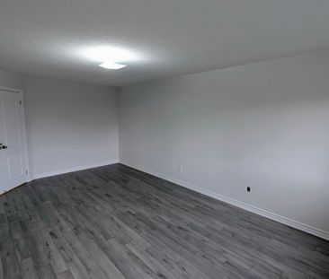 For Lease - 10 Moore's Court, Markham, Ontario - Photo 2