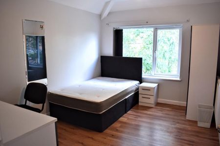 8 bedroom semi-detached house to rent - Photo 2