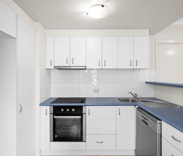 Modern 2bed 2 bath Townhouse Recently Renovated! - Photo 4