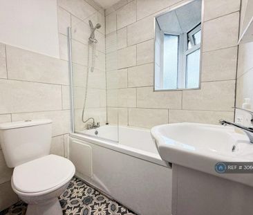 3 bedroom semi-detached house to rent - Photo 6