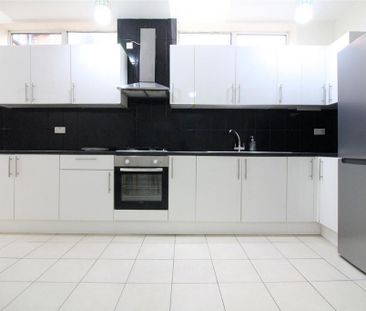 3 bedroom flat to rent - Photo 5