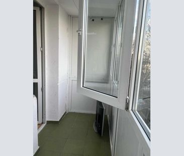 Calea Grivitei--Metrou Grivita,apartament 3 camere nemobilat/semimob - Photo 1