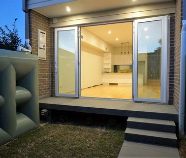 86 Grove St, St Peters NSW 2044 - House For Rent | Domain - Photo 3