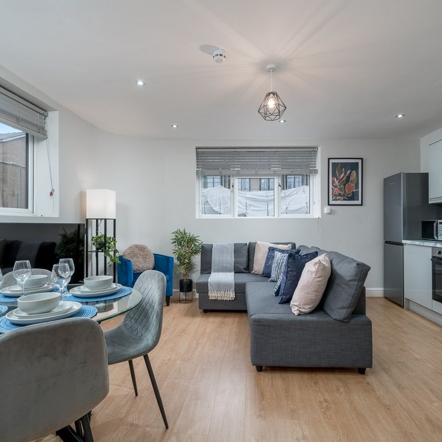 2 Bed Flat, Commercial Road, E14 - Photo 1