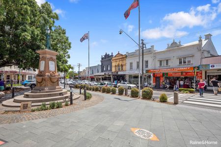 FURNISHED STUDIO APARTMENTS IN LIFESTYLE HOTSPOT - Photo 5