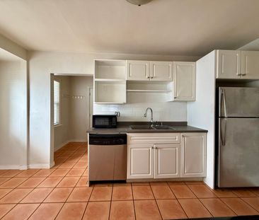 2 Bdrm House: Downtown Kelowna - Photo 6