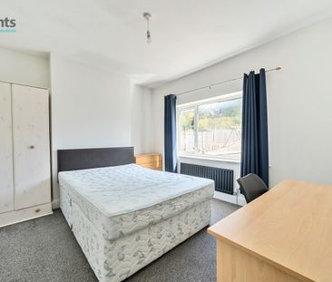 4 bedroom semi-detached house to rent - Photo 5