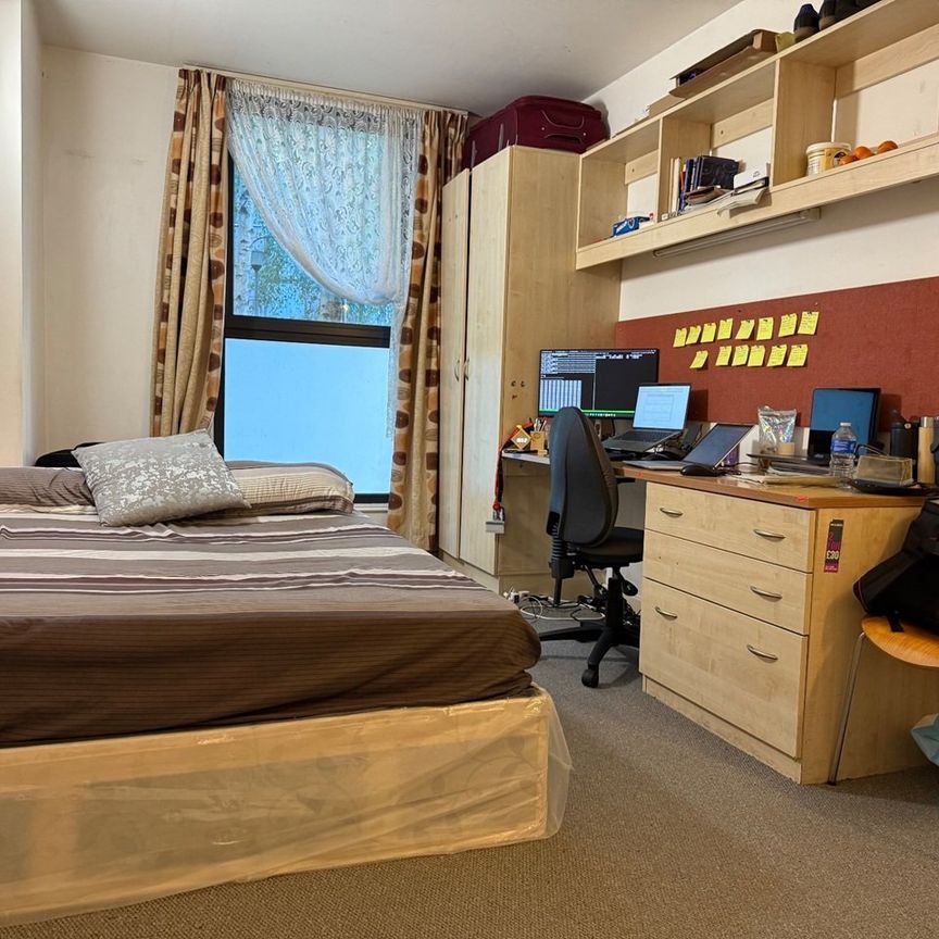 Room in a Shared Flat, Hanover Park, SE15 - Photo 1