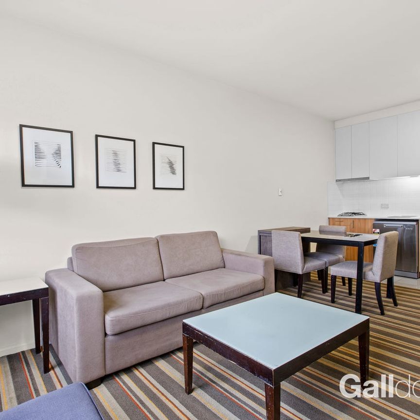 Fully Furnished apartment light-filled - Photo 1