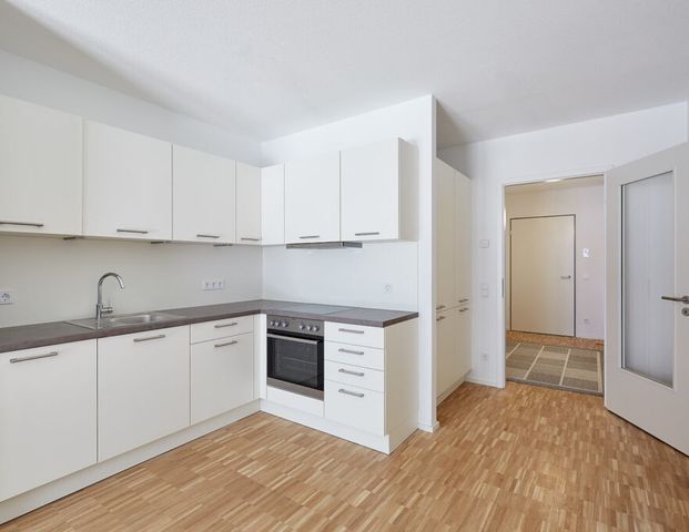 Großzügige 5 Zimmer Wohnung mit Balkon zu vermieten! - Foto 1