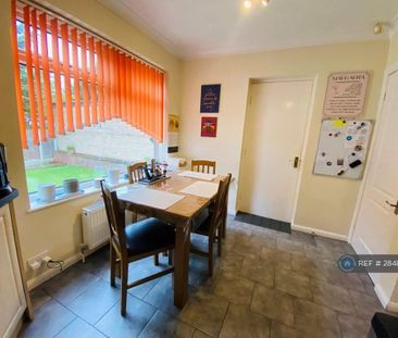 3 bedroom semi-detached house to rent - Photo 3