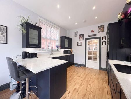 4 bedroom property to rent - Photo 4