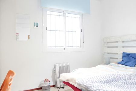 Calle Azafrán, Sevilla, Andalusia 41003 - Photo 4