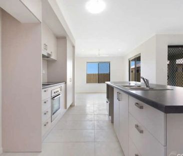 4 bedrooms with room to move! - Photo 1