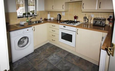 3 bedroom House To Let - Photo 5