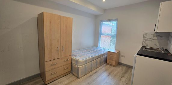 Cambridge Road, Aldershot GU11, London - Photo 2