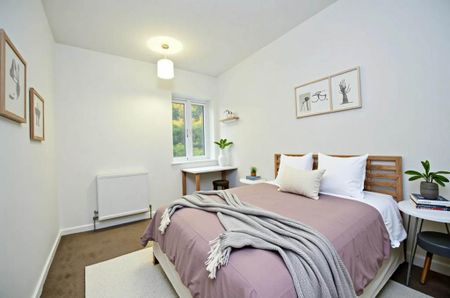 3 bedroom end of terrace house to rent - Photo 2