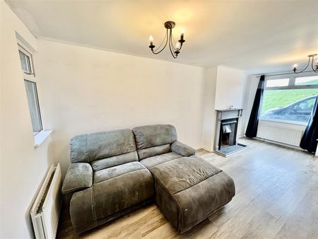 28 Castle Street, - Photo 2