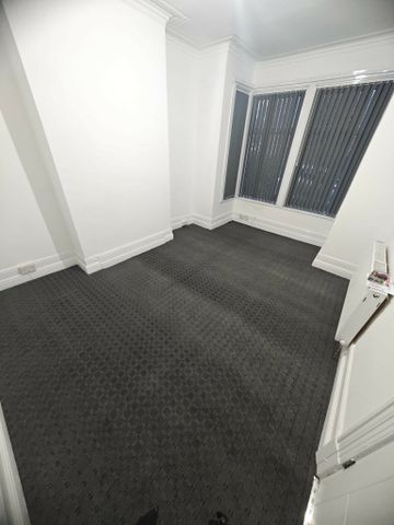 Harehills Place, LS8 - Photo 2