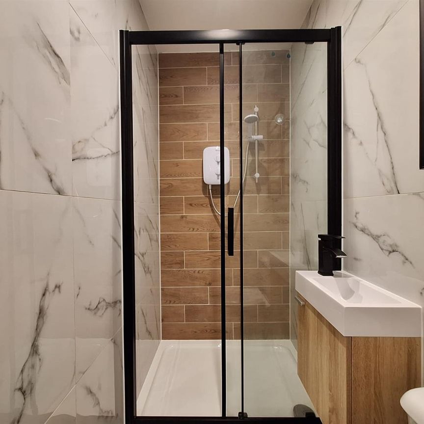 Harefield Road, Uxbridge UB8, London - Photo 1