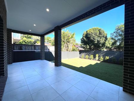 LUXURY 5 BEDROOM DUPLEX - PEAKHURST For Rent ! ! ! - Photo 5