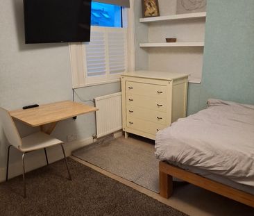 Room in a Shared House, Brackenbury Road, N2 - Photo 6