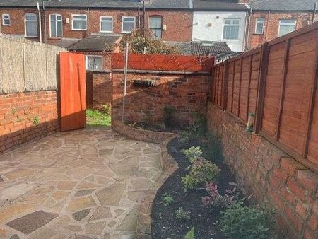 Ladysmith Street, Stockport, SK3 - Photo 2