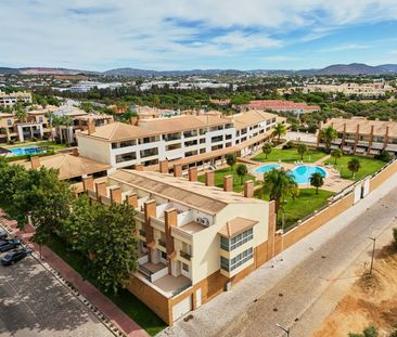Elegante moradia geminada com 4 quartos, piscina, jardins e garagem... - Photo 3
