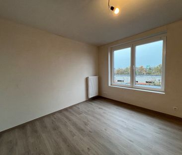 Te huur: Volledig gerenoveerde woning in hartje Vlamertinge - Photo 2