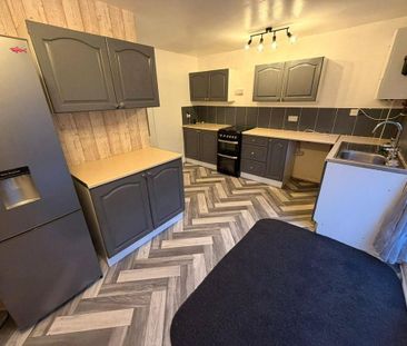 3 bedroom terraced house to rent - Photo 2