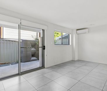 Convenient Location! - Photo 3