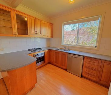 Charming Home & Perfectly Positioned - Photo 6