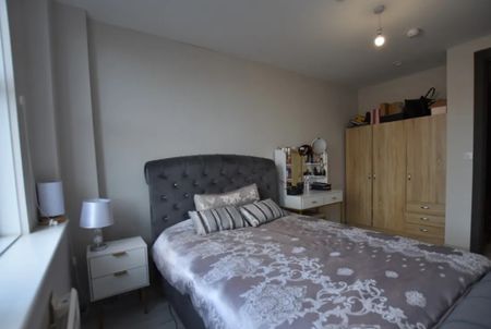 Spacious double bedroom in Acton W3 6DG - Photo 4