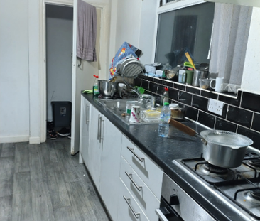 1 bedroom in a house share to rent - Photo 4