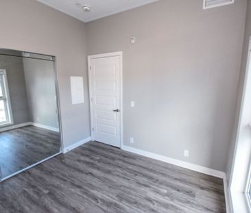 For Lease - 102 Grovewood Common Unit# 632, Oakville, Ontario - Photo 1
