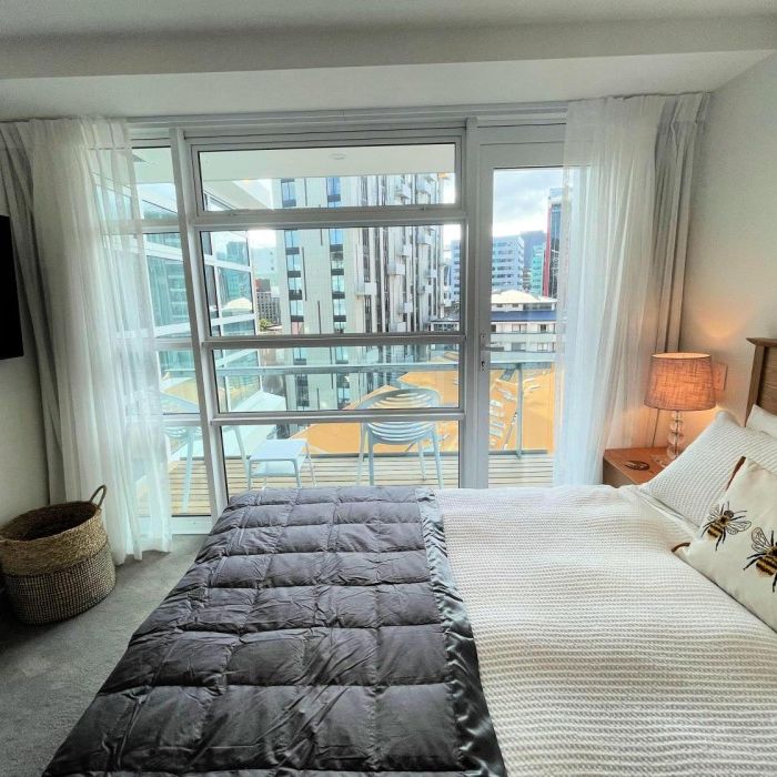 Beautifully Presented 2 Bedroom, 2 Bathroom Central City Apartment - Photo 1