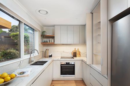 2/23 Asquith Street, Kew VIC 3101 - Photo 2
