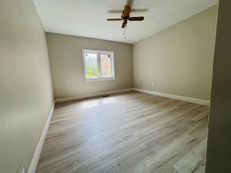 For Lease - 850 Lockhart Road, Barrie, Ontario - Photo 2