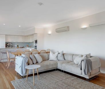 Fully Furnished Coastal Home with Spectacular Ocean Views - Photo 5