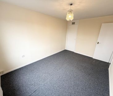 3 bedroom end of terrace house to rent - Photo 3