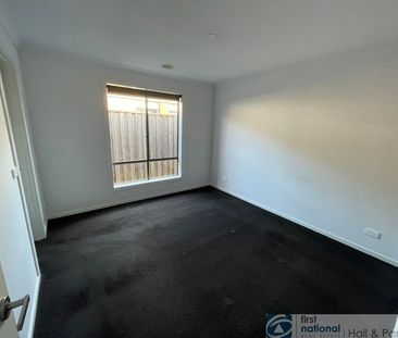 36 Lotus Street, Pakenham - Photo 2