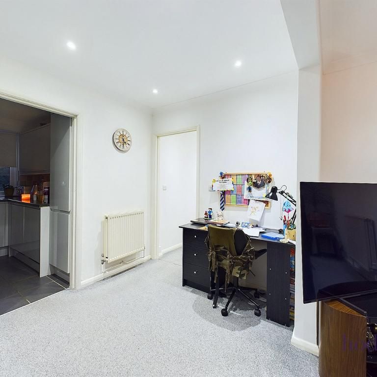 2 bedroom maisonette to rent - Photo 1