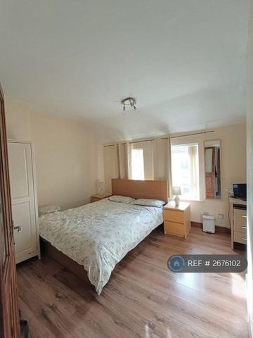 2 bedroom end of terrace house to rent - Photo 3