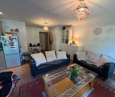 2 bedroom Flat To Let - Photo 5