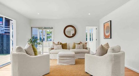 Stunning 3 bedrooms house in Central Mt Roskill - Photo 4