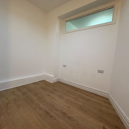Room in a Shared Flat, Stoke Newington High Street, N16 - Photo 4
